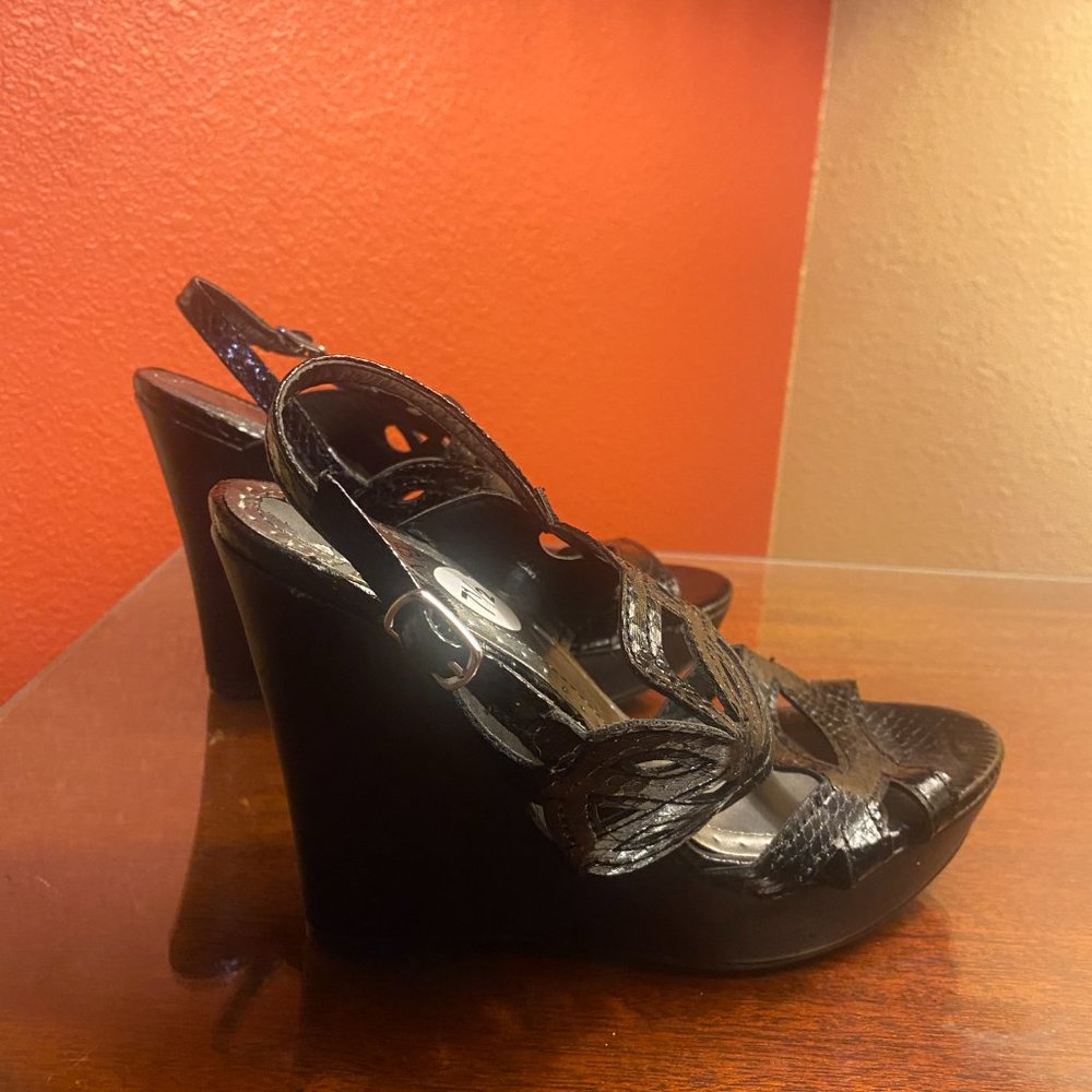 BRAND NEW SBICA Faux Black Snake Skin Platform Heels with Design Size 7.5